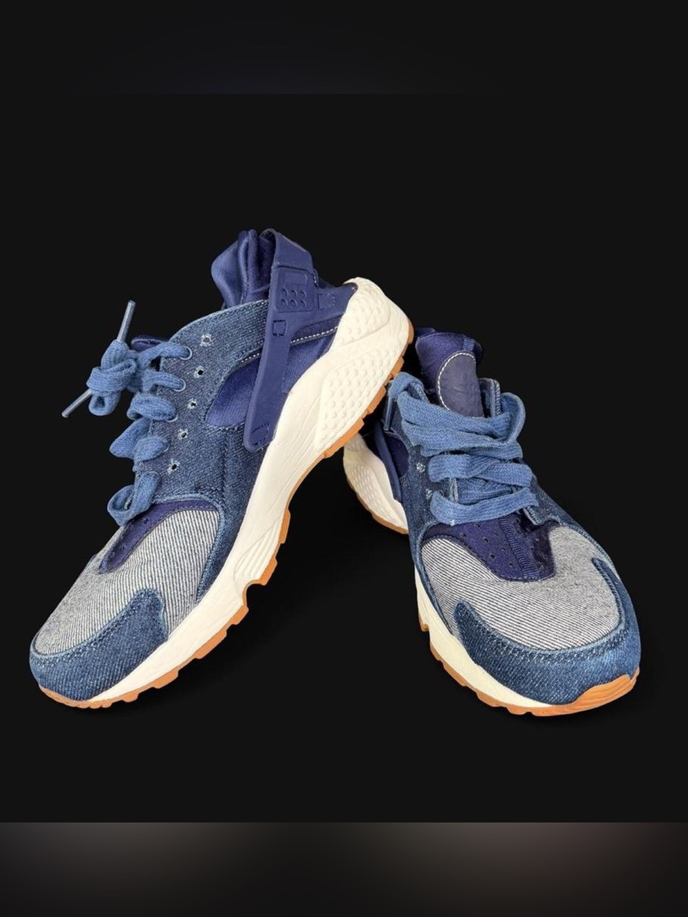 Nike navy blue Huarache trainers